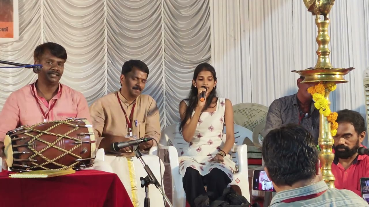 സനാതനം ധർമ്മപാഠശാല സംസ്ഥാന സമ്മേളനവേദിയിൽ ദേവിക യുടെ സംഗീത അർച്ചന.