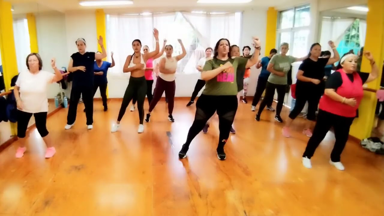 ... ASÍ FUE (DAMA) #zumba #zumbafitness  #zumbagold #bachata  Coreo: Zin Fabi Wills