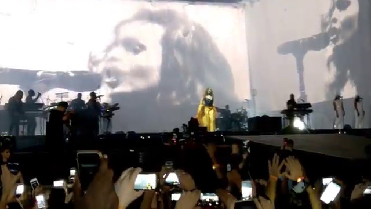 Diamonds - Rihanna Rock in Rio 2015