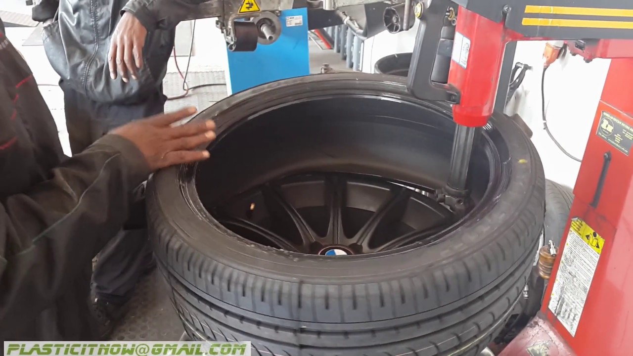 Changing a tyre on a Plastidipped Rim