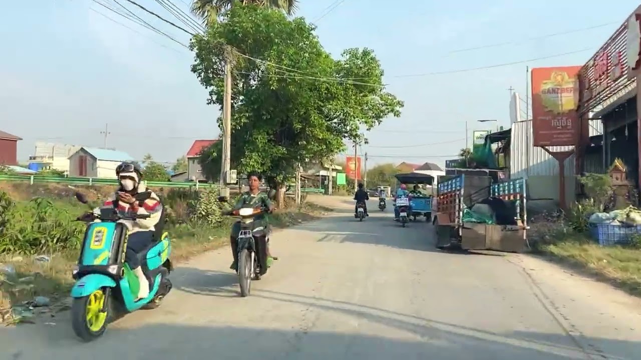 Scenery of the road in front of the Yakjing factory
