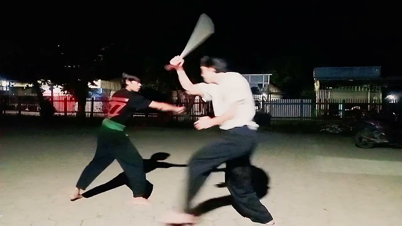 Parang (Machete) training. Oup ! #pukulanpatikaman #silat #kuntau #borneo #kalimantan #martialart 