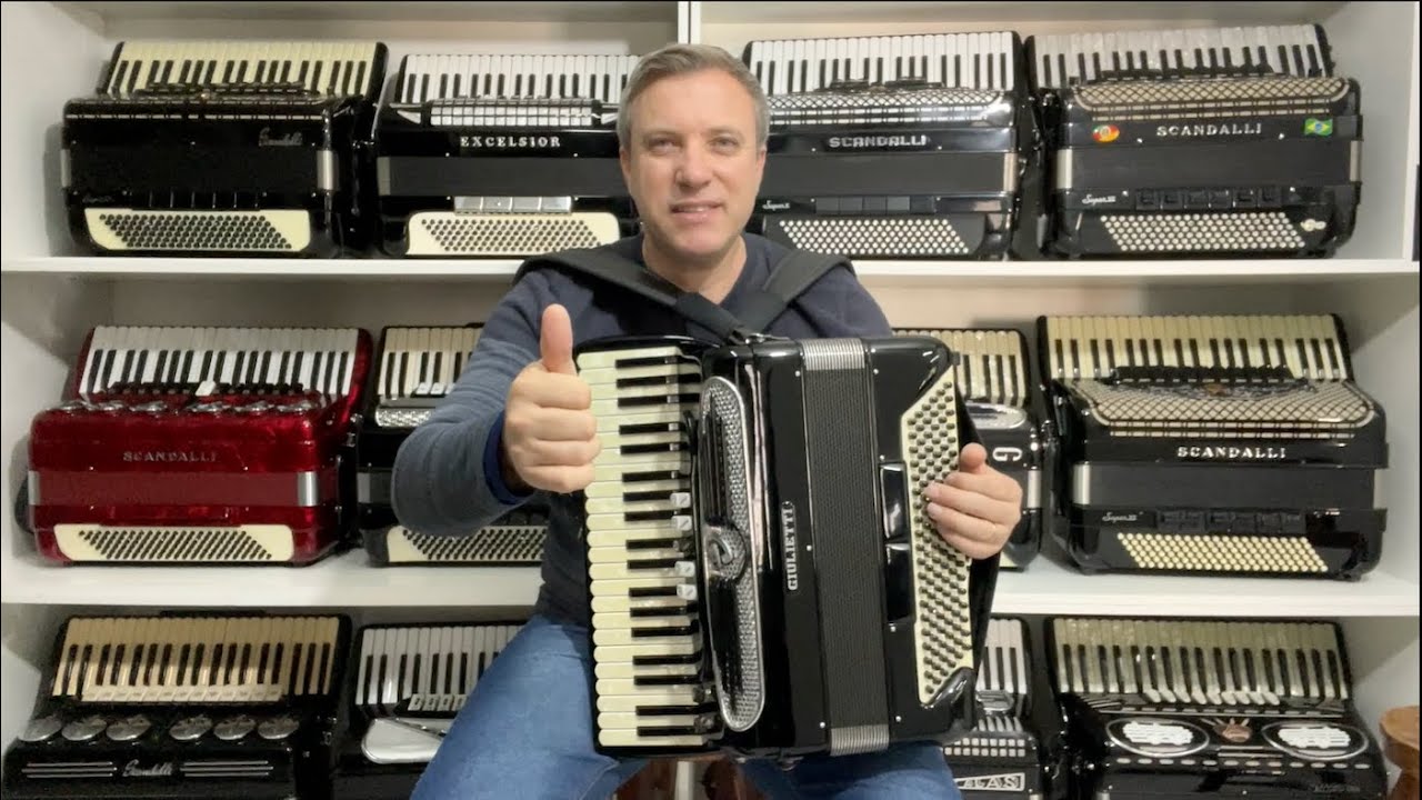 Acordeon GIULIETTI M52 - Terça Violin - 5/2 Registros - 8.9 kg - 44,5 cm - Jeferson Oliveira
