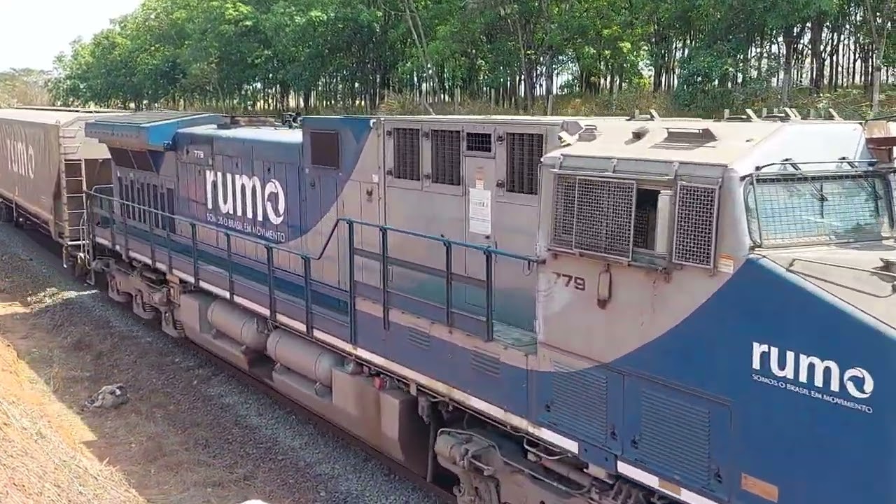 Trem da Rumo passando por Votuporanga sentido Porto de Santos.