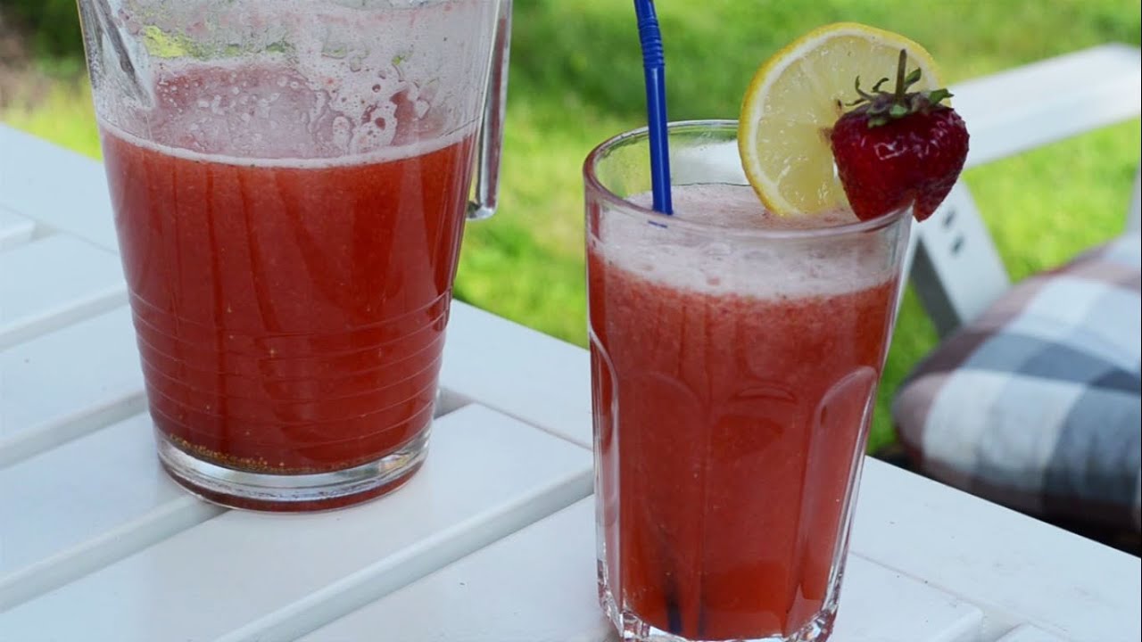 Domácí jahodová limonáda s rozmarýnem