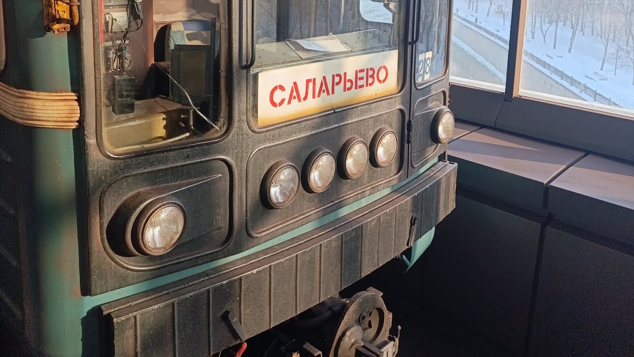 Электропоезд 81-717/714.5М прибывает на станцию 