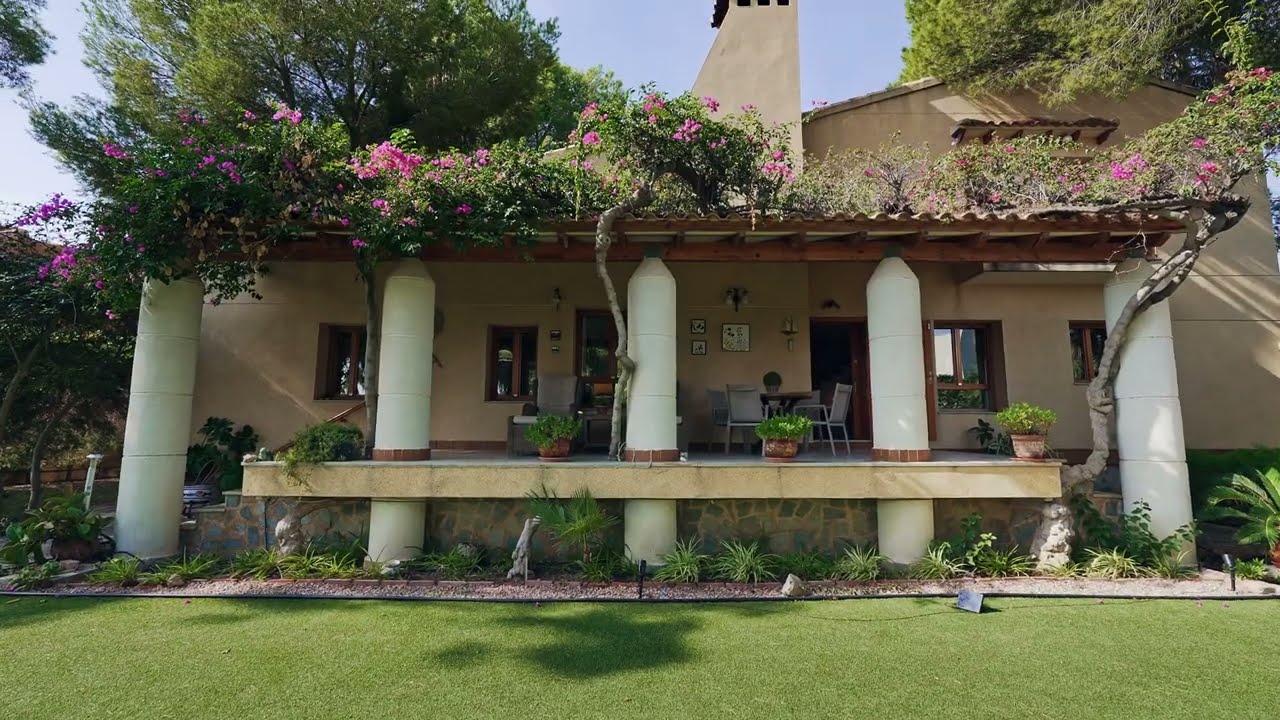 SBE1041 Impressive Villa for Sale in Villamartin next to Villamartin Golf Course!!