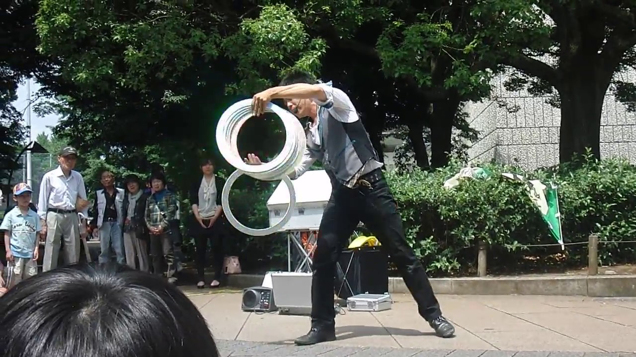 小林智裕さん　リングを使ったジャグラー