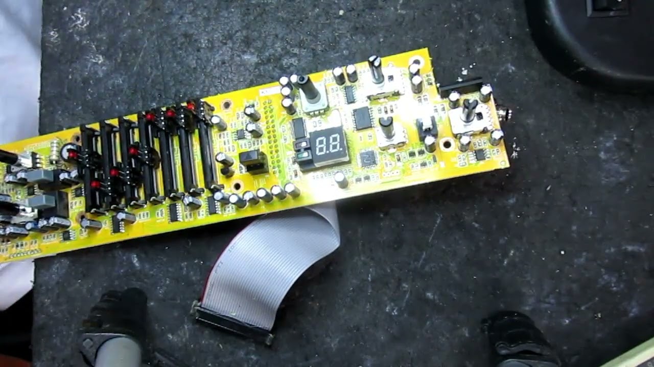 SPEAKER AKTIF BEHRINGER ULTRATONE KXD15 MENGELUARKAN SUARA NOISE
