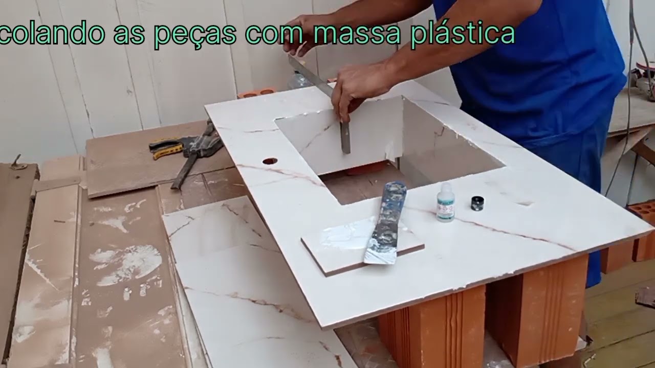 cuba em porcelanato com nicho
