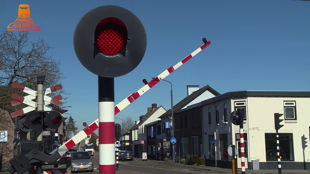 DUTCH RAILROAD CROSSING - Helmond - Mierloseweg  - Railcam Netherlands