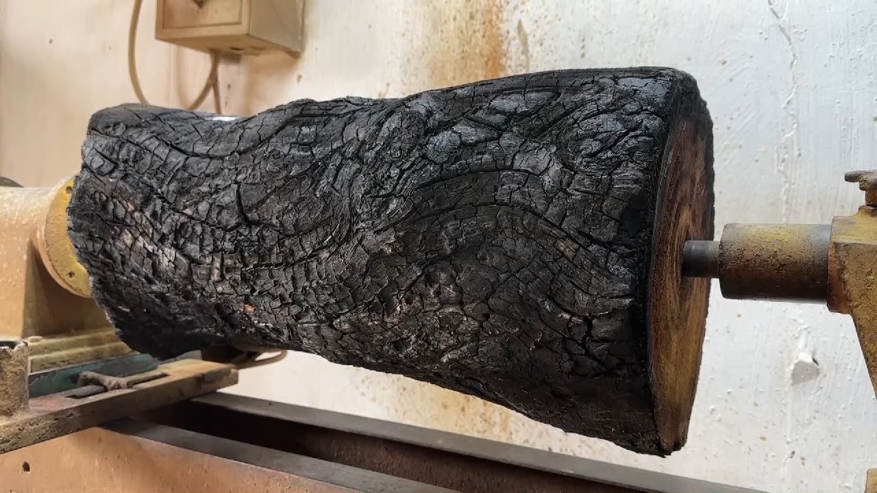 Skill Woodturning // build a beautiful vase from a burnt log