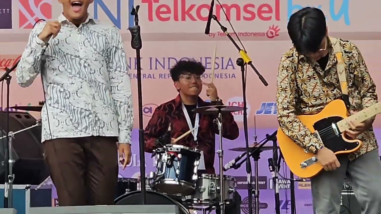 CROWD CONTROL Band, 1st winner SETARA 2023 Band Competition @SMAN 70 Jakarta. 17 Sept 2023. Song 2.