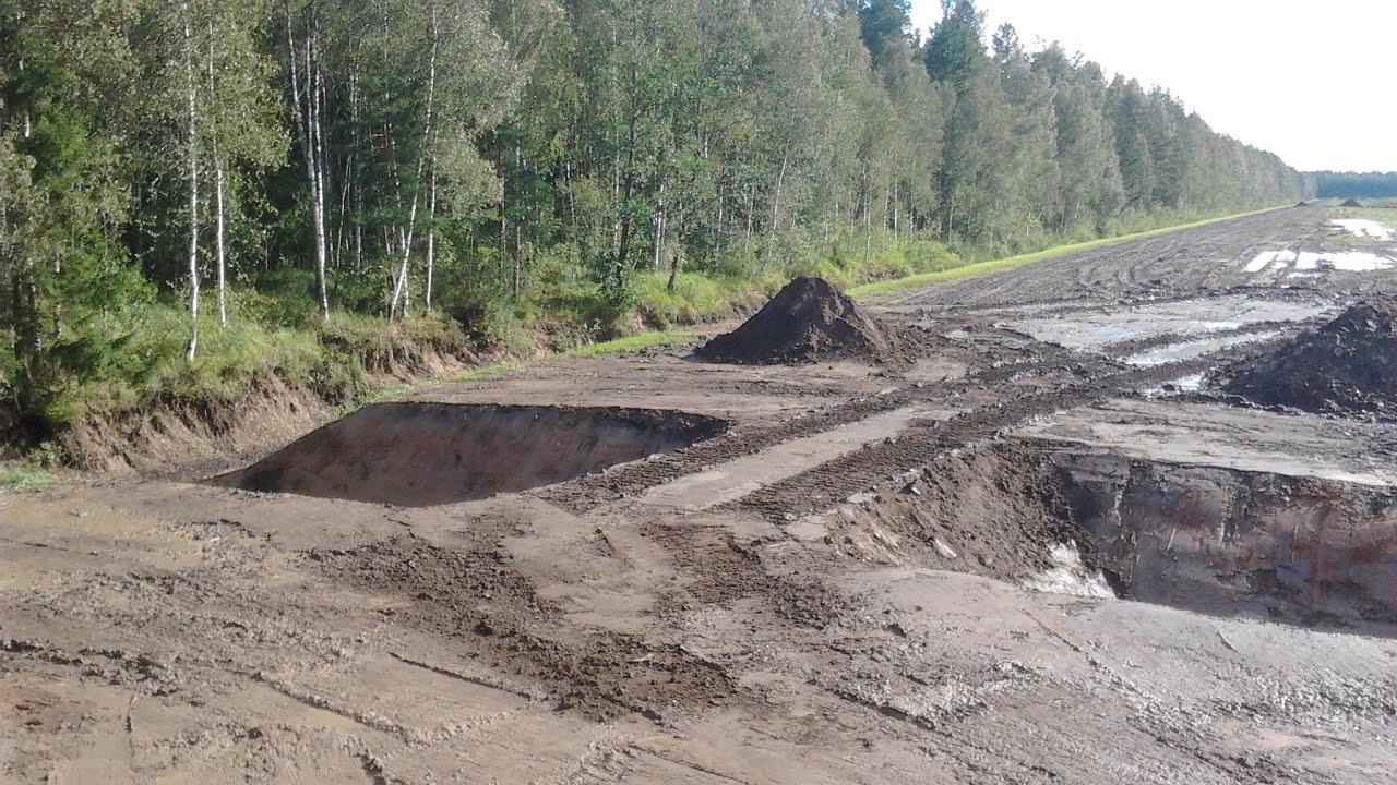 Реконструкция переездов длинноруким экскаватором.
