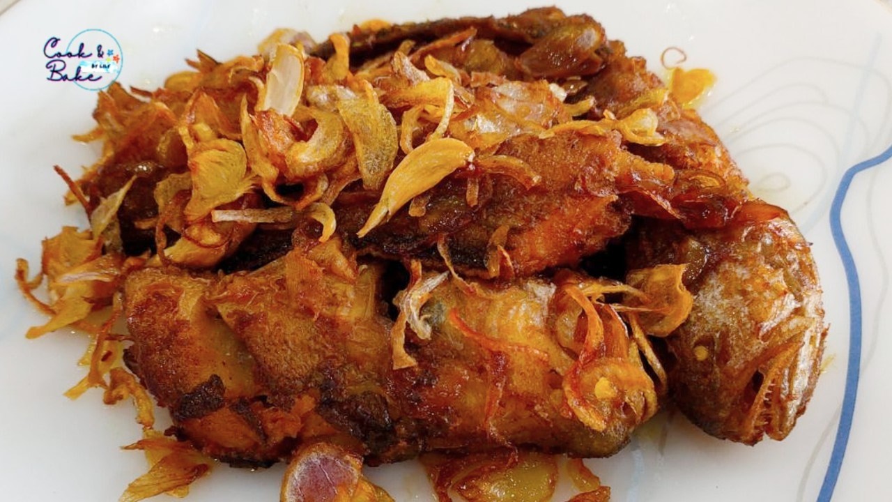 ငါးဗြက် ပဲဆီပေါင်း / Fried fish with soy sauce/ငါးျဗက္ ပဲဆီေပါင္း