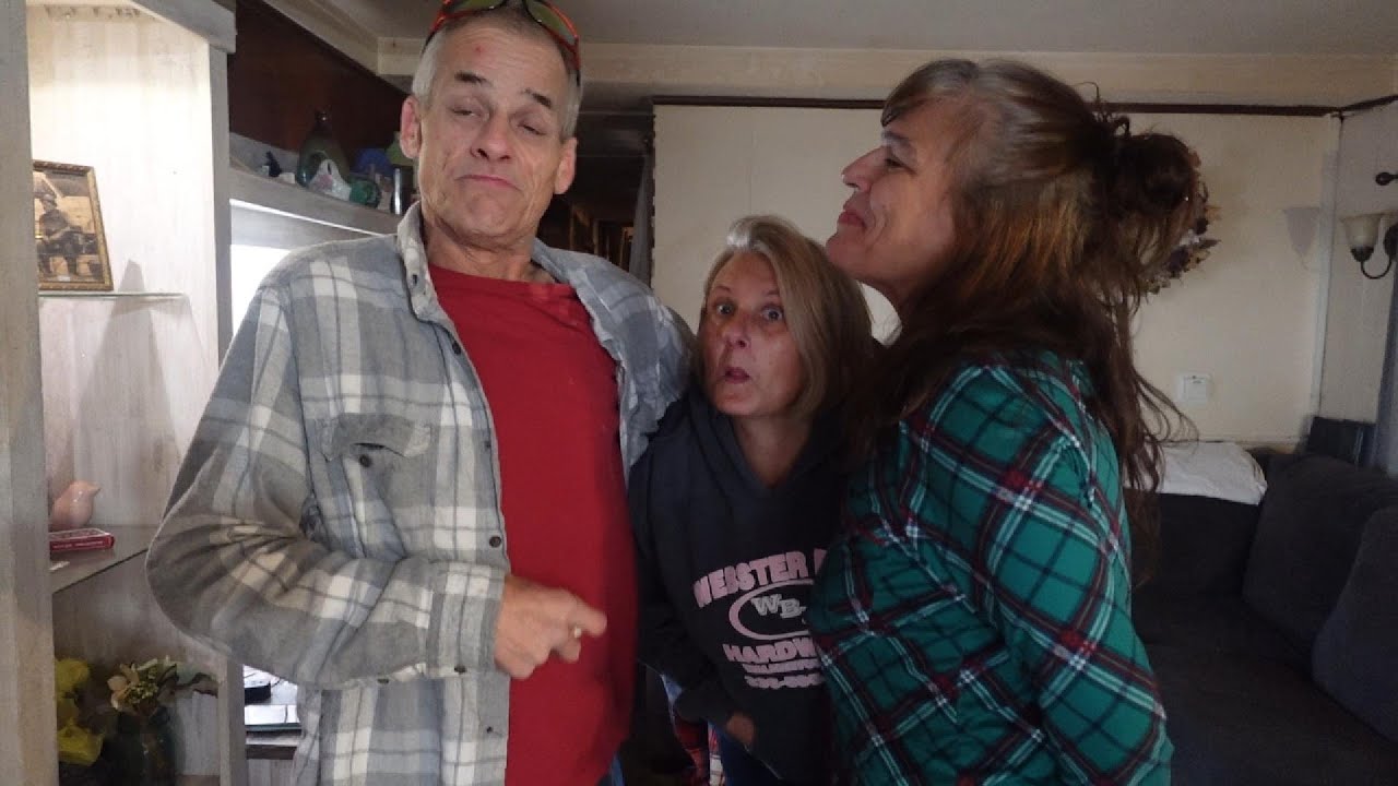 В интервью на улице Голливуд сказал, что он согласен на два варианта по цене одного.