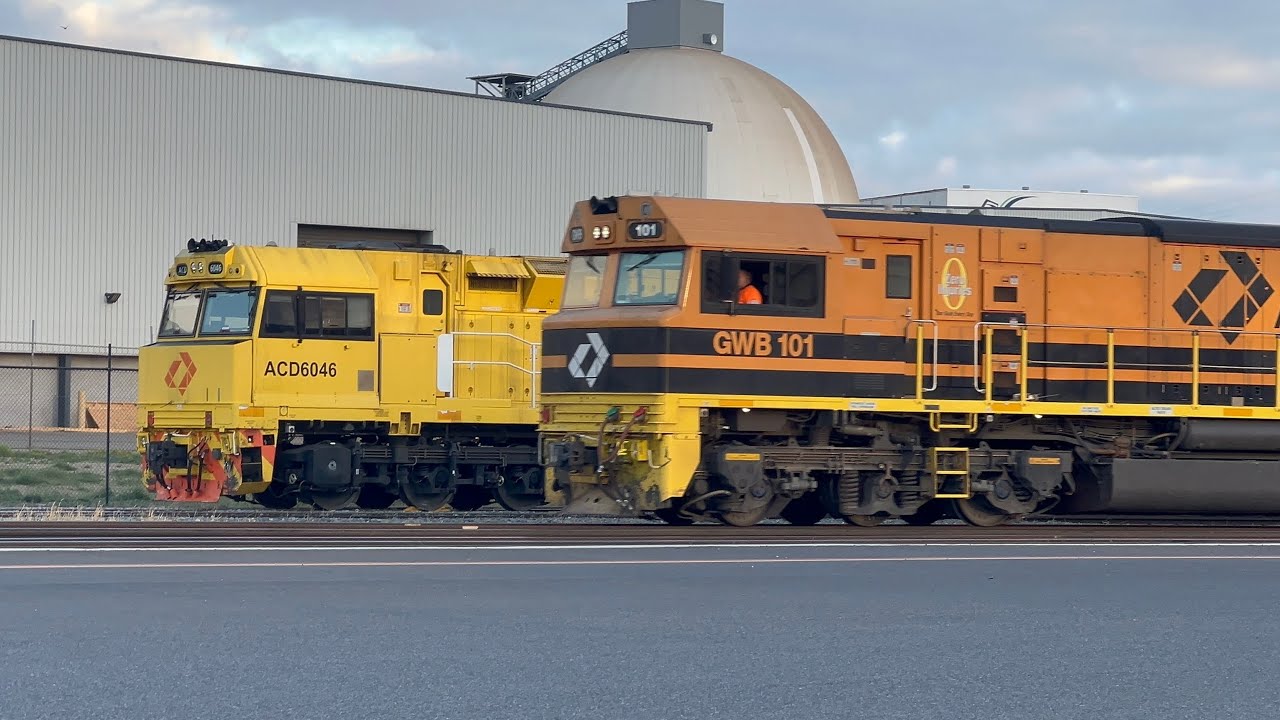 Aurizon shunt at Port Flat | with GWB101 & ACD6073
