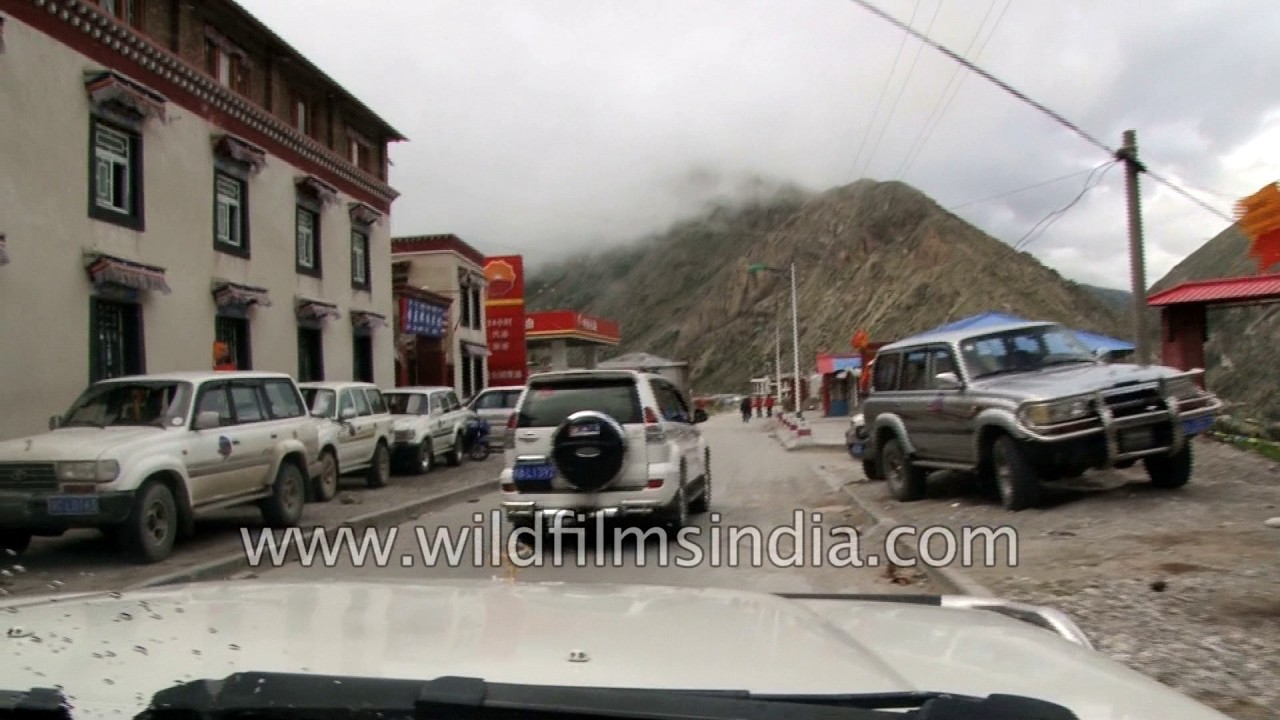 Drive through Nyalam town in Tibet