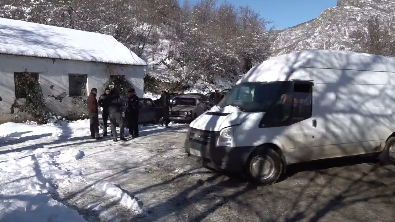 Ուղիղ․ Ախթալա ԼՀԿ մի խումբ աշխատակիցներ գործադուլ են անում
