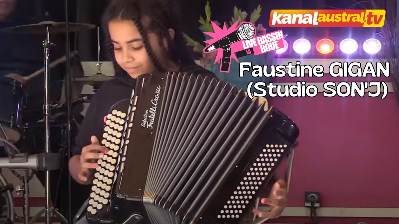Faustine GIGAN  (Studio SON'J) - En live à l'accordéon chez KANAL AUSTRAL.TV