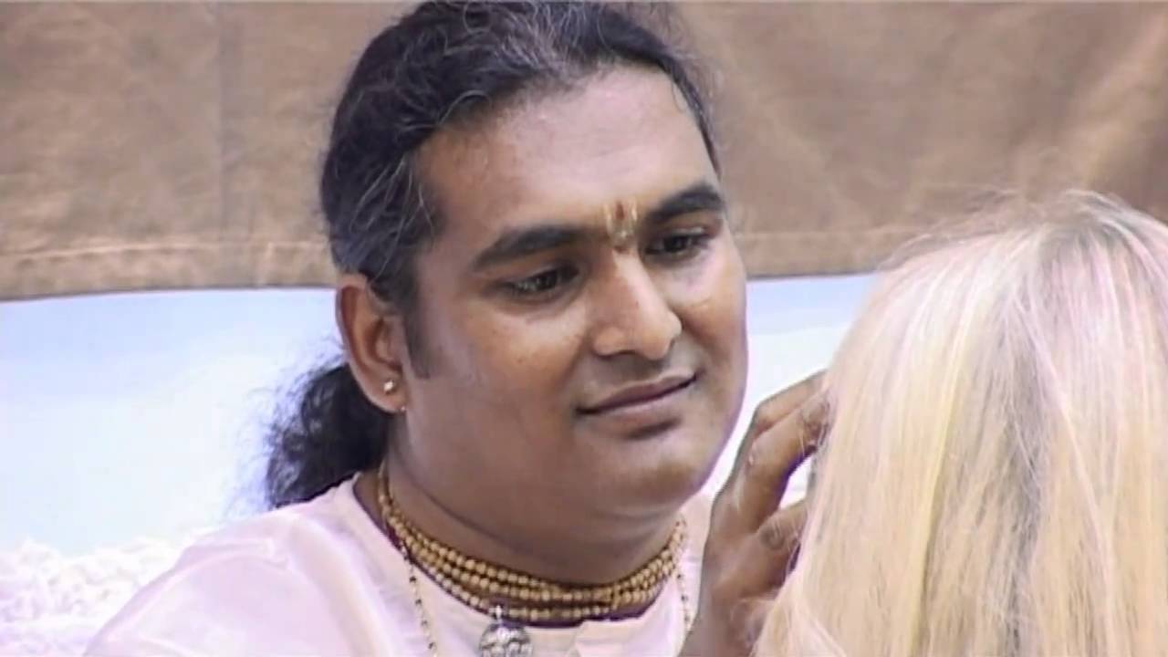 Darshan of Sri Swami Vishwananda in Russia