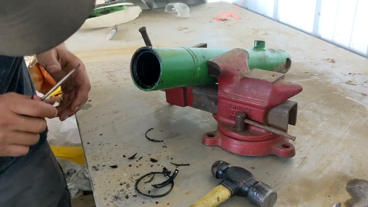 Rebuilding a John Deere swather lift cylinder