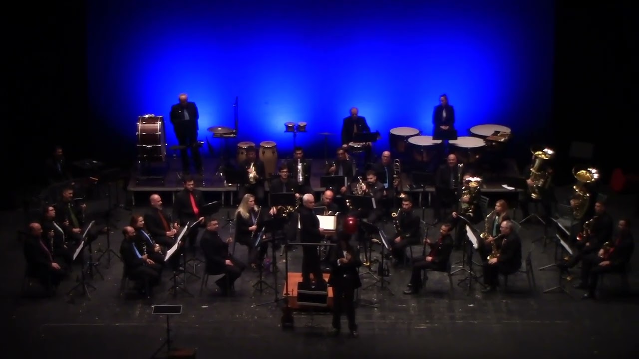 Banda Municipal Música Badajoz y Quique Mago 