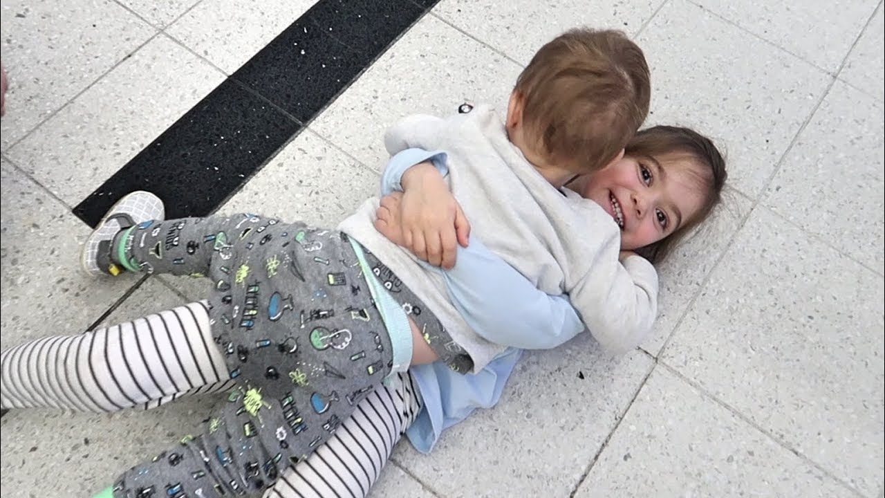 A MAMÃE CHEGOU - Flavia Calina