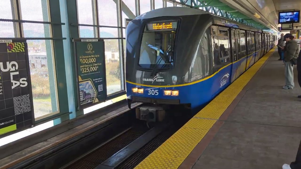 Now arrive 22nd,EB platform see some scenery & skytrain Plan to film sights along  before i film ---