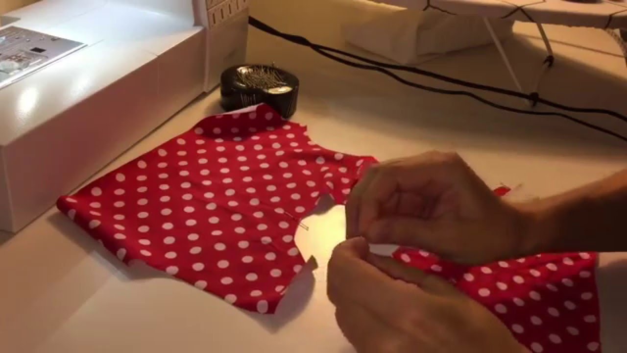 Lilla Räv Sy klänning med volang