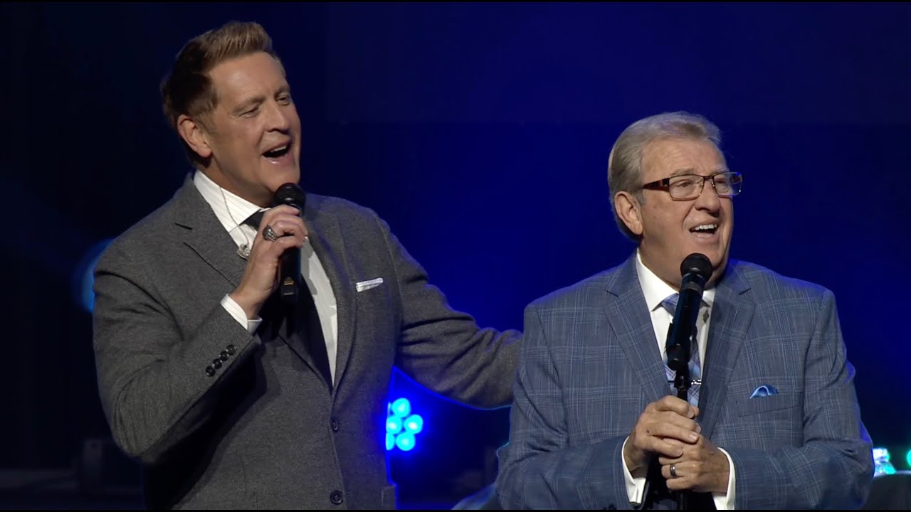 I'm Gonna Live Forever (LIVE) - Cathedrals Family Reunion (feat. Danny Funderburk & Ernie Haase)