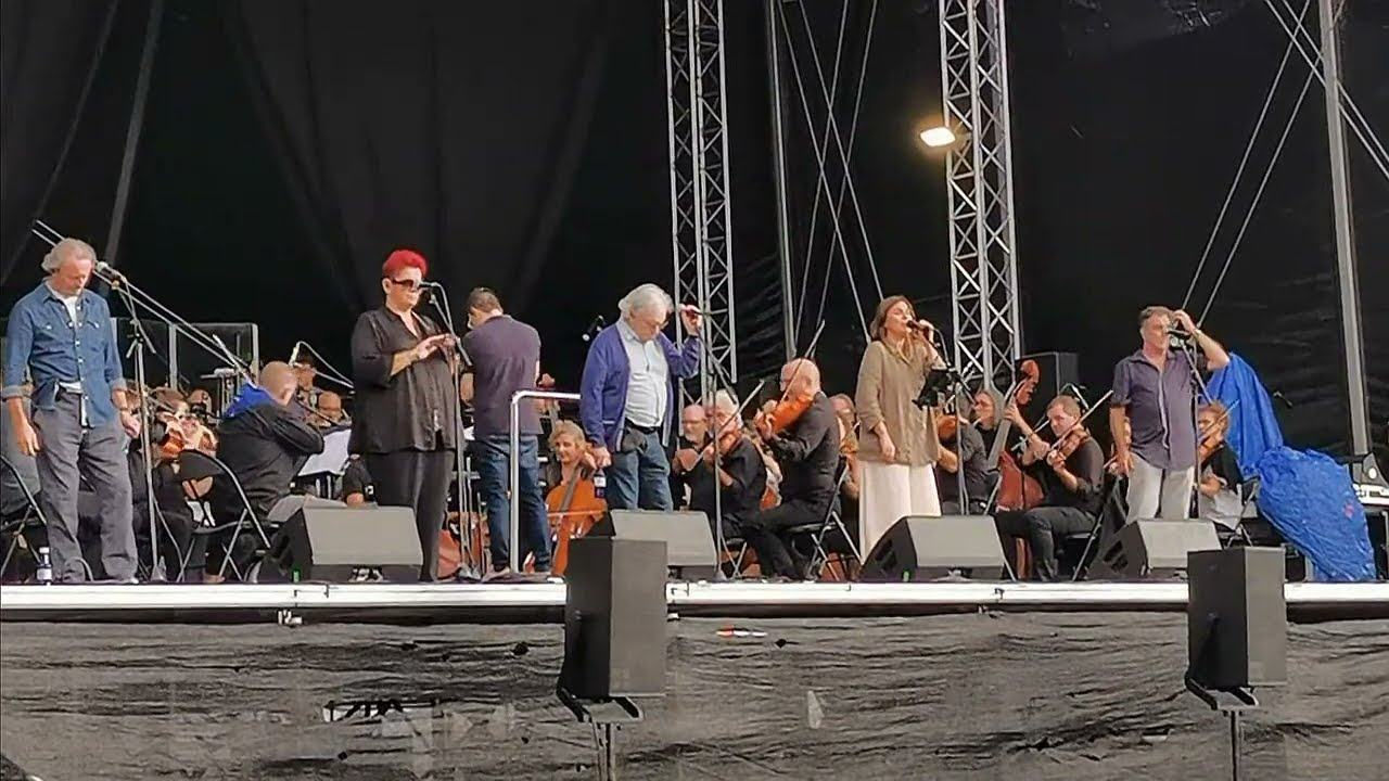 Mocedades y la Orquesta Sinfónica de Bilbao.