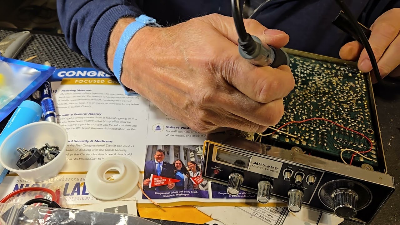 I replace the 1678 with a replacement 1306 again on the Midland 13-882B.