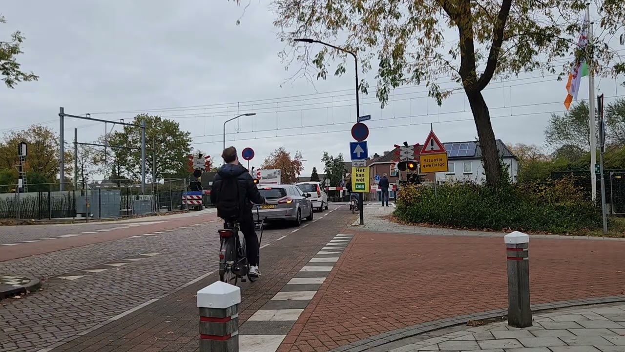 [Bezig] Spoorwegovergang Esschsestraat Vught (NL) | Dutch Railroad Crossing