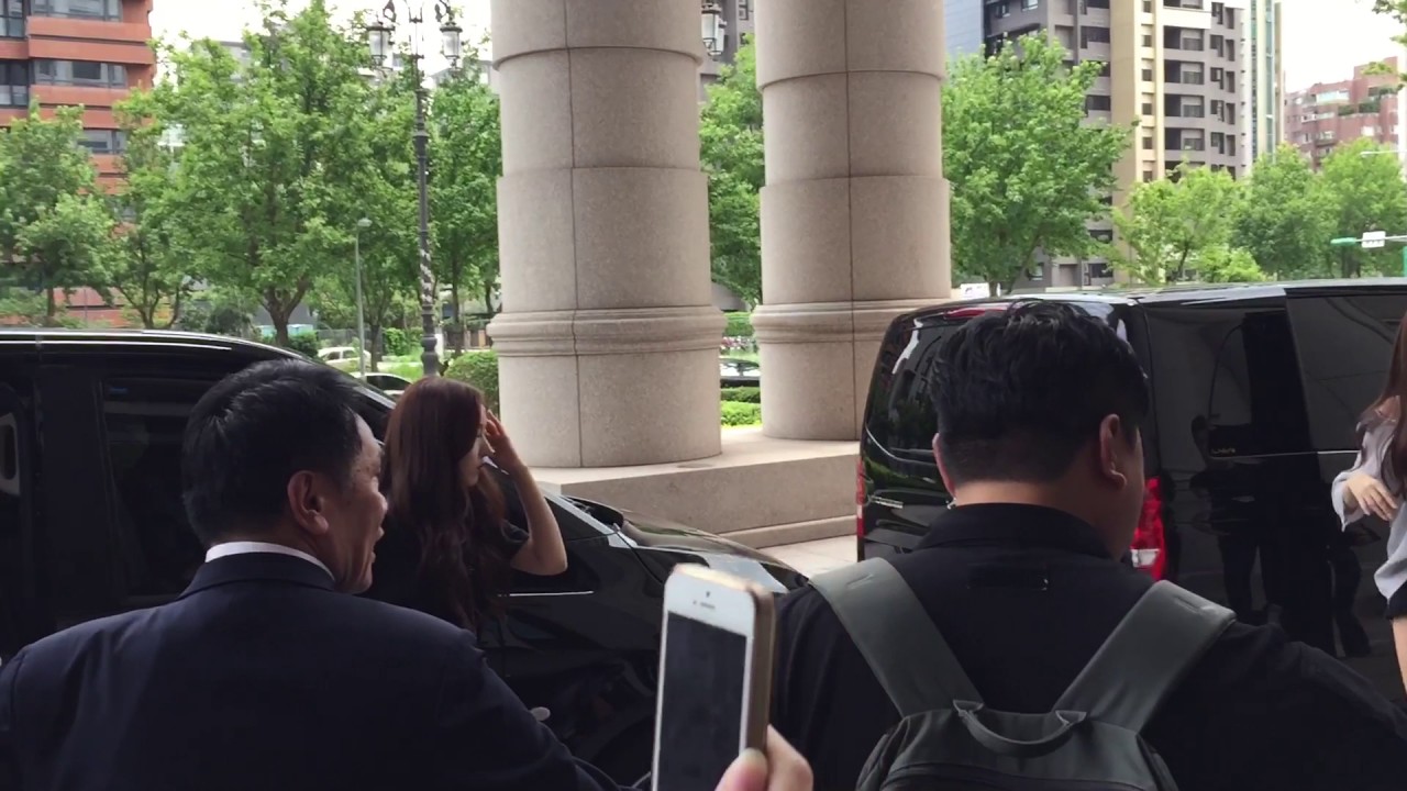 170708 여자친구(GFRIEND) 抵達台北美福飯店 By.吳俊男