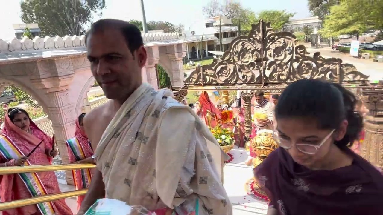 పార్శ్వమణి జైన ఆలయంలో ధ్వజ ప్రవేశం 🔱 | భక్తుల భక్తి వైభవం