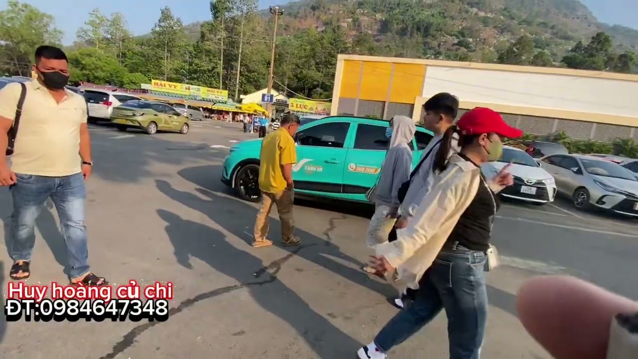 Tiểu thương bán đồ ăn ở núi bà đen Tây ninh khóc rồng vì ế không có khách sáng mùng một Tết 2026