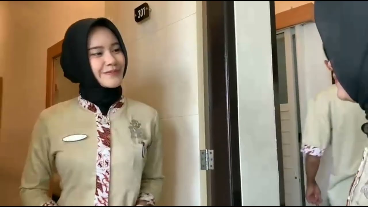 04 ajeng karunia octaviani. layanan bellboy/tugas bellboy. tugas front office