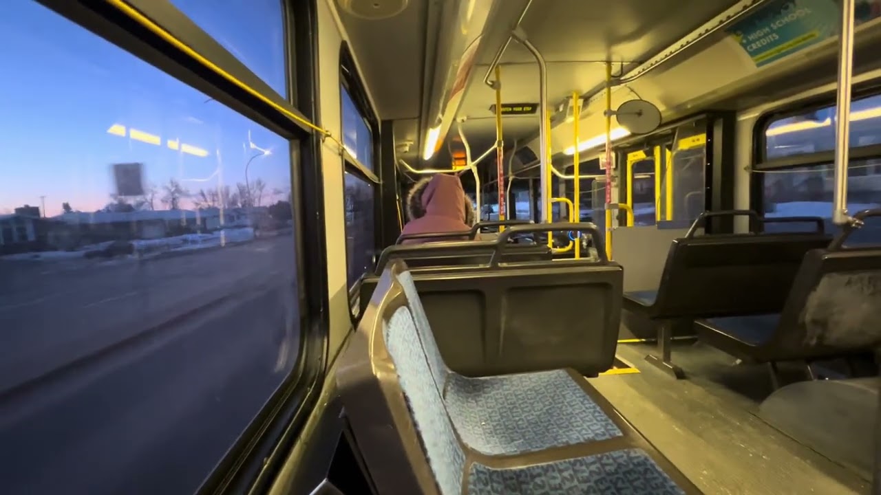 ETS bus 2002 New flyer D40LF #4324 610 Queen E 