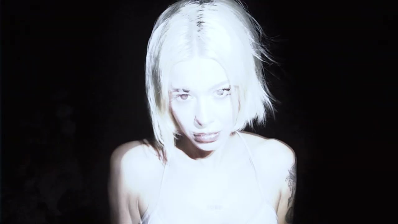 Xina Mora - La última rave (Vídeo Oficial)