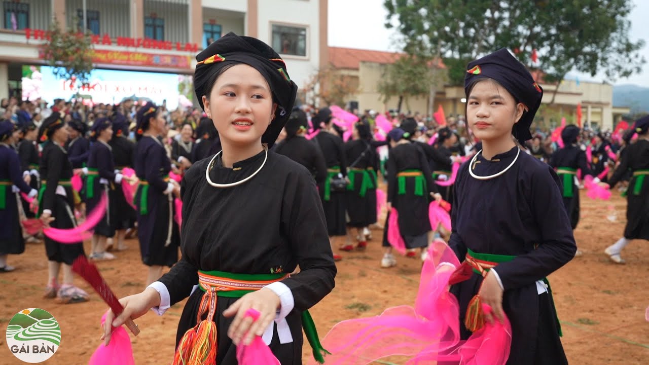 Gần 300 cô gái Tày múa Dậm Thuông - Lễ Hội 