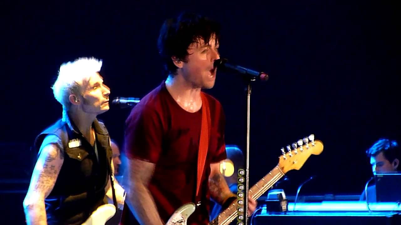 Green Day - Longview (Billie Joe is kissing a guy) + Basket Case - Olimpiisky Arena - 21.06.13