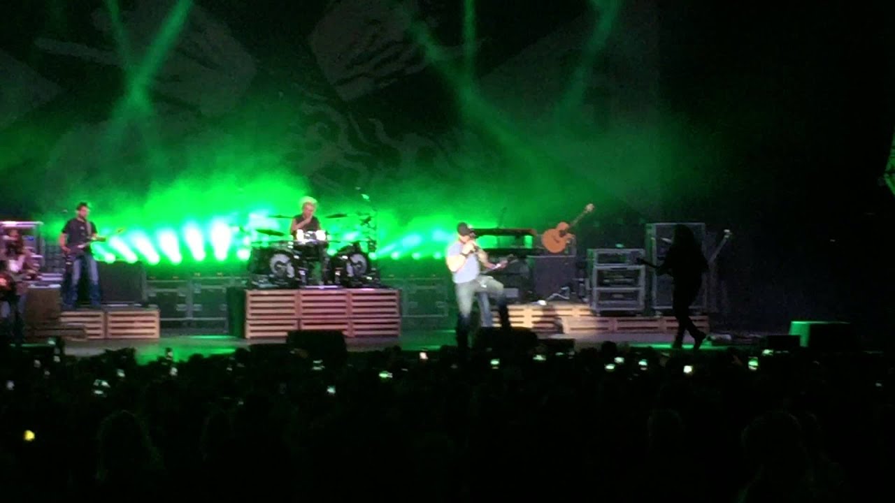 Brantley Gilbert.          Kick it in the Sticks LIVE