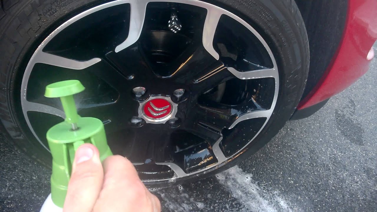 Autosmart G101 cleaning wheels with Wheel Woolie