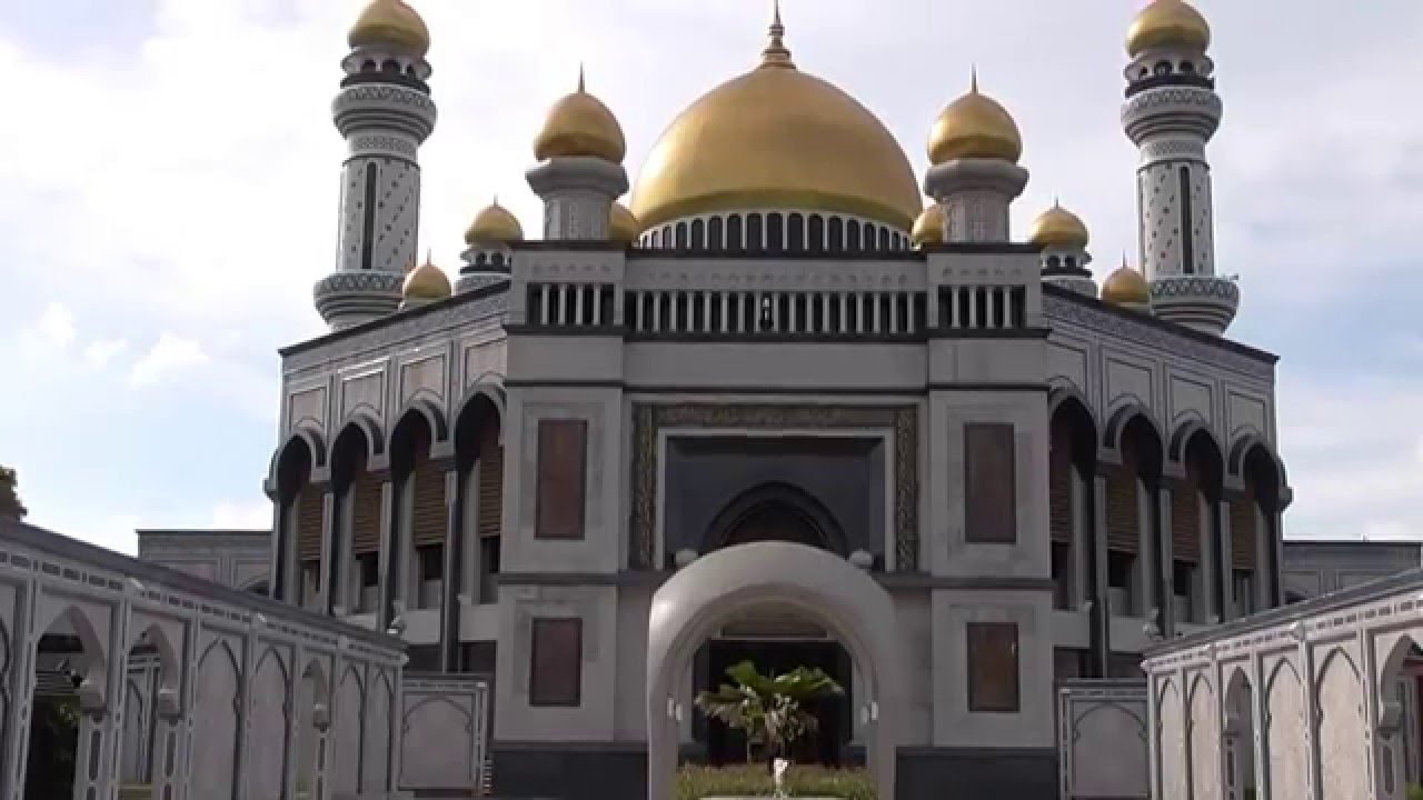 Azan from Masjid Jame'asr Hassanil Bolkiah in Bandar Seri Begawan, Brunei