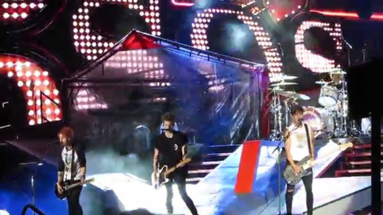 5SOS-Long Way Home Rose Bowl 9/12/14 HD (Luke forgets lyrics)