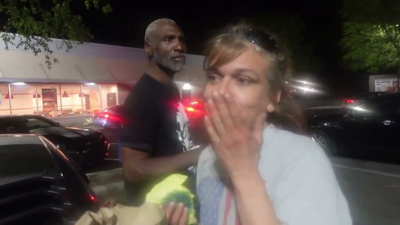 Уличное интервью: Кей Ди и Майк занимаются мошенничеством.