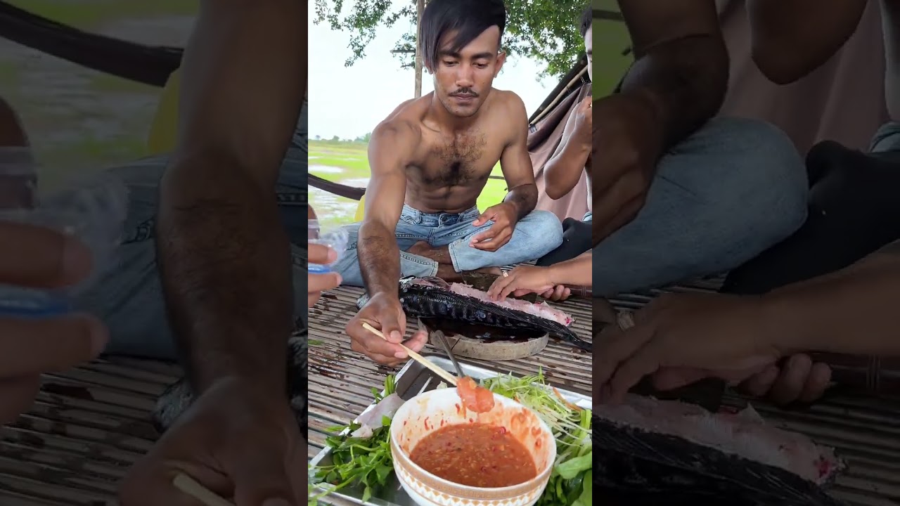 Вкусная свежая рыба с острым соусом