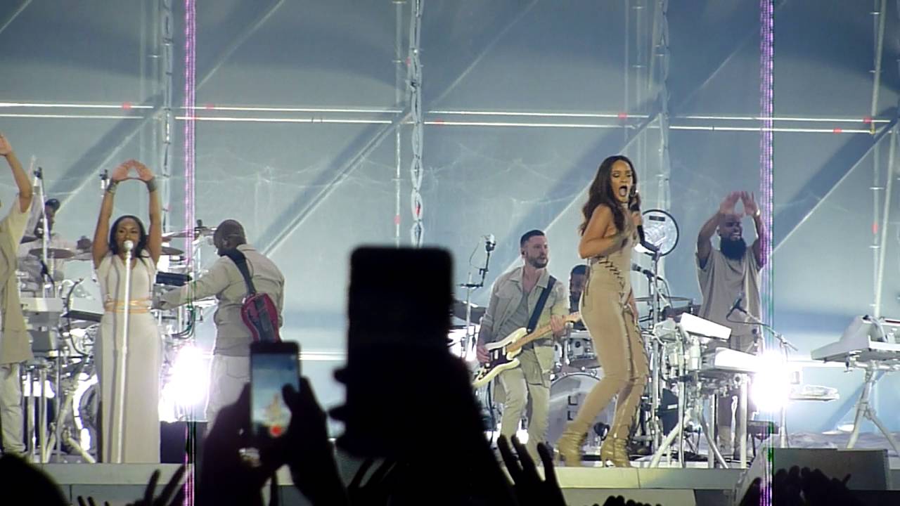 Rihanna - Live Your life - Umbrella (live) - Copenhagen, Denmark - 7-7-2016