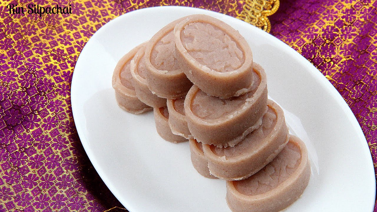 How to make Mashed Taro Cakes ขนมเผือกกวน
